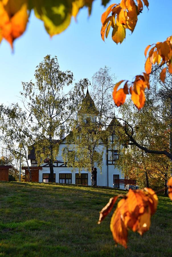Hotel Petrin Яблонец над Нисоу Екстериор снимка