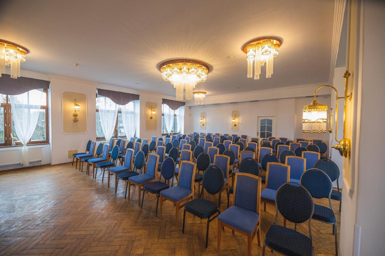 Hotel Petrin Яблонец над Нисоу Екстериор снимка